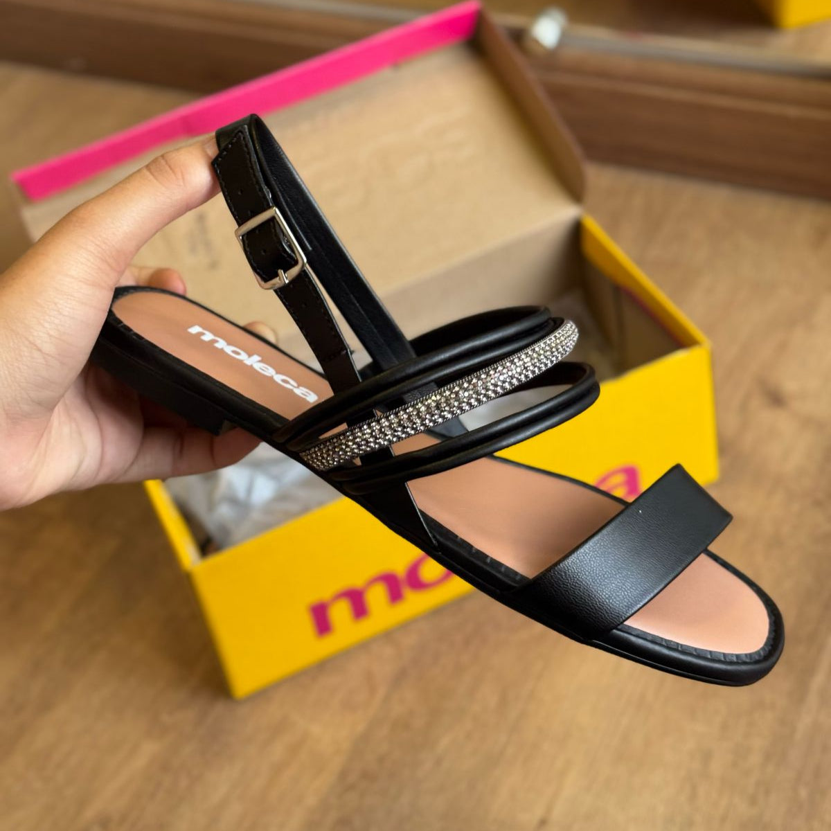 Sandália Moleca Tira Brilhosa 5435.554