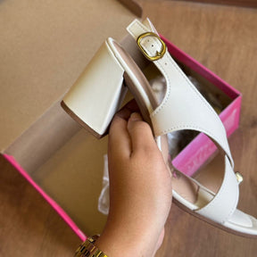 Sandália Dakota Salto Bloco Detalhe Dourado no Dedo Y9152