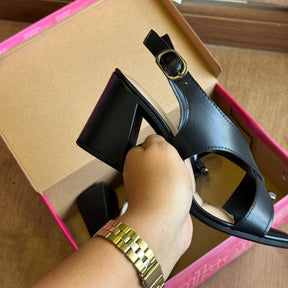 Sandália Dakota Salto Bloco Detalhe Dourado no Dedo Y9152