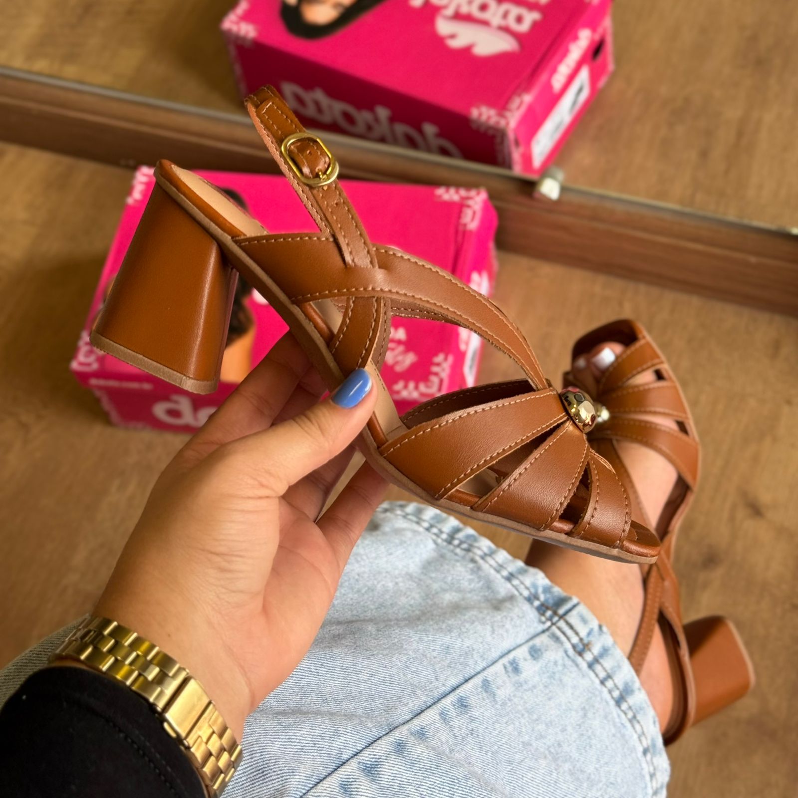 Sandália Dakota de Salto Bloco Detalhe Dourado Y9203