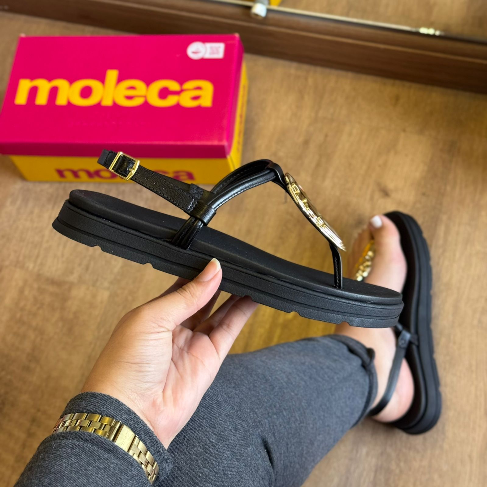 Sandália Moleca Detalhe Dourado de Folha 5490.122